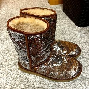 Women's limited edition sparkly Uggs size 8 brown/orange gold sequins
